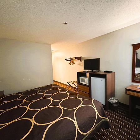 Hotel Super 8 By Wyndham Reedsburg Exterior foto