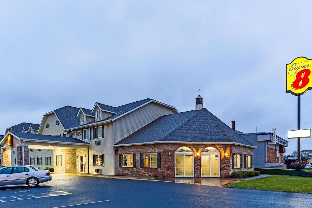 Hotel Super 8 By Wyndham Reedsburg Exterior foto
