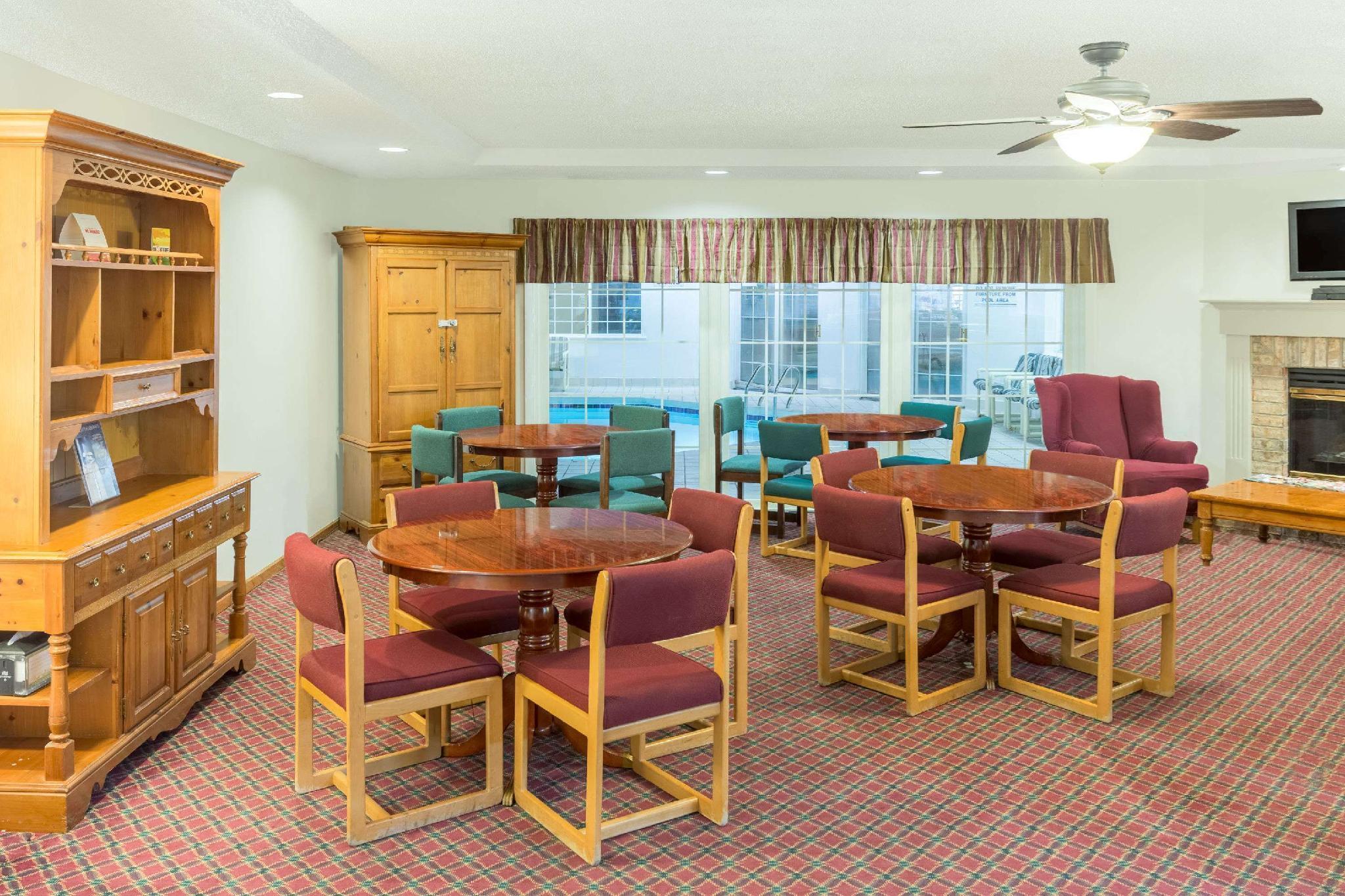 Hotel Super 8 By Wyndham Reedsburg Exterior foto