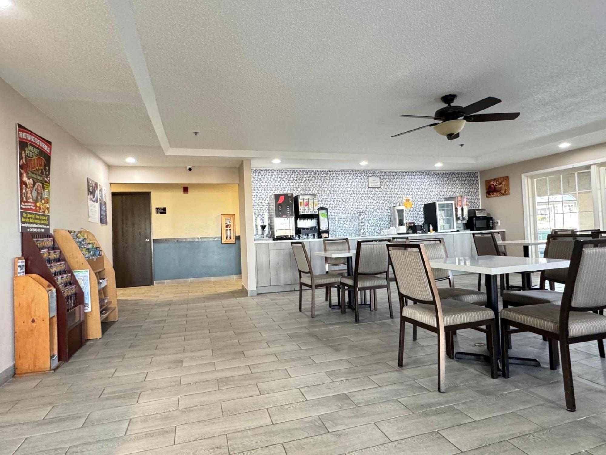 Hotel Super 8 By Wyndham Reedsburg Exterior foto