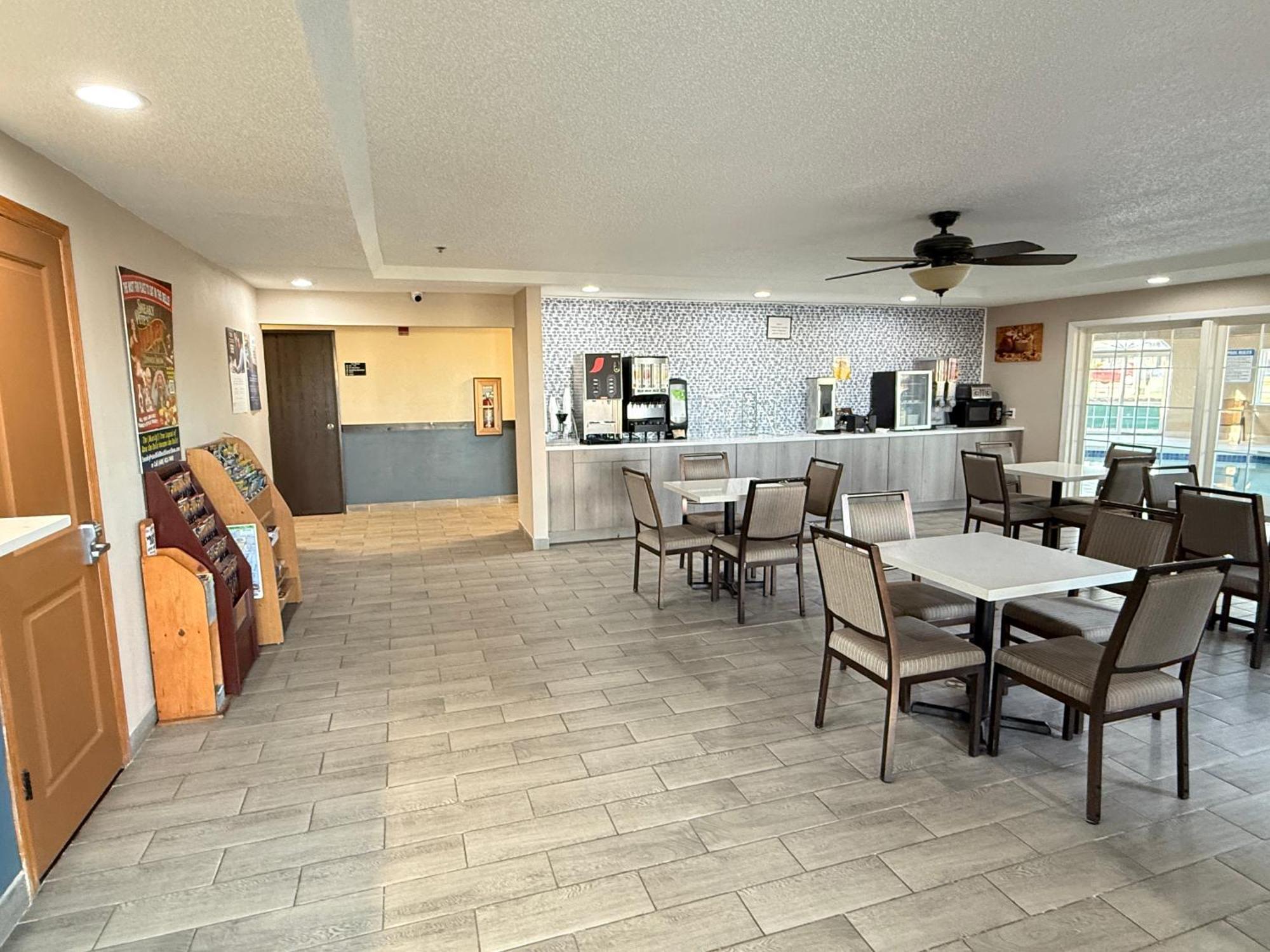 Hotel Super 8 By Wyndham Reedsburg Exterior foto