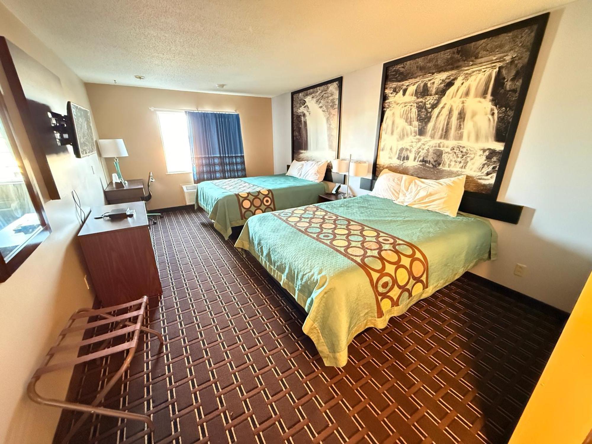 Hotel Super 8 By Wyndham Reedsburg Exterior foto