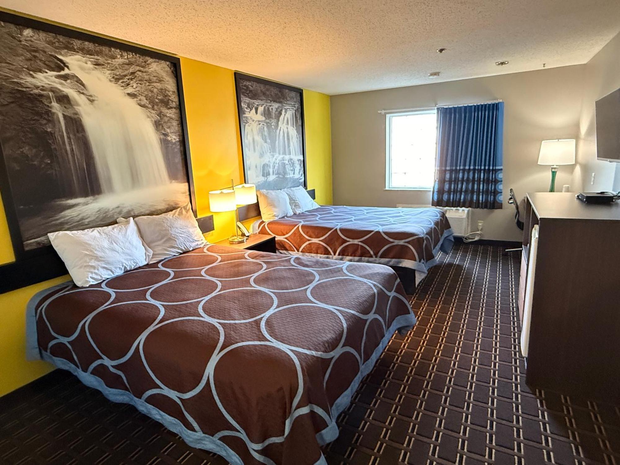Hotel Super 8 By Wyndham Reedsburg Exterior foto
